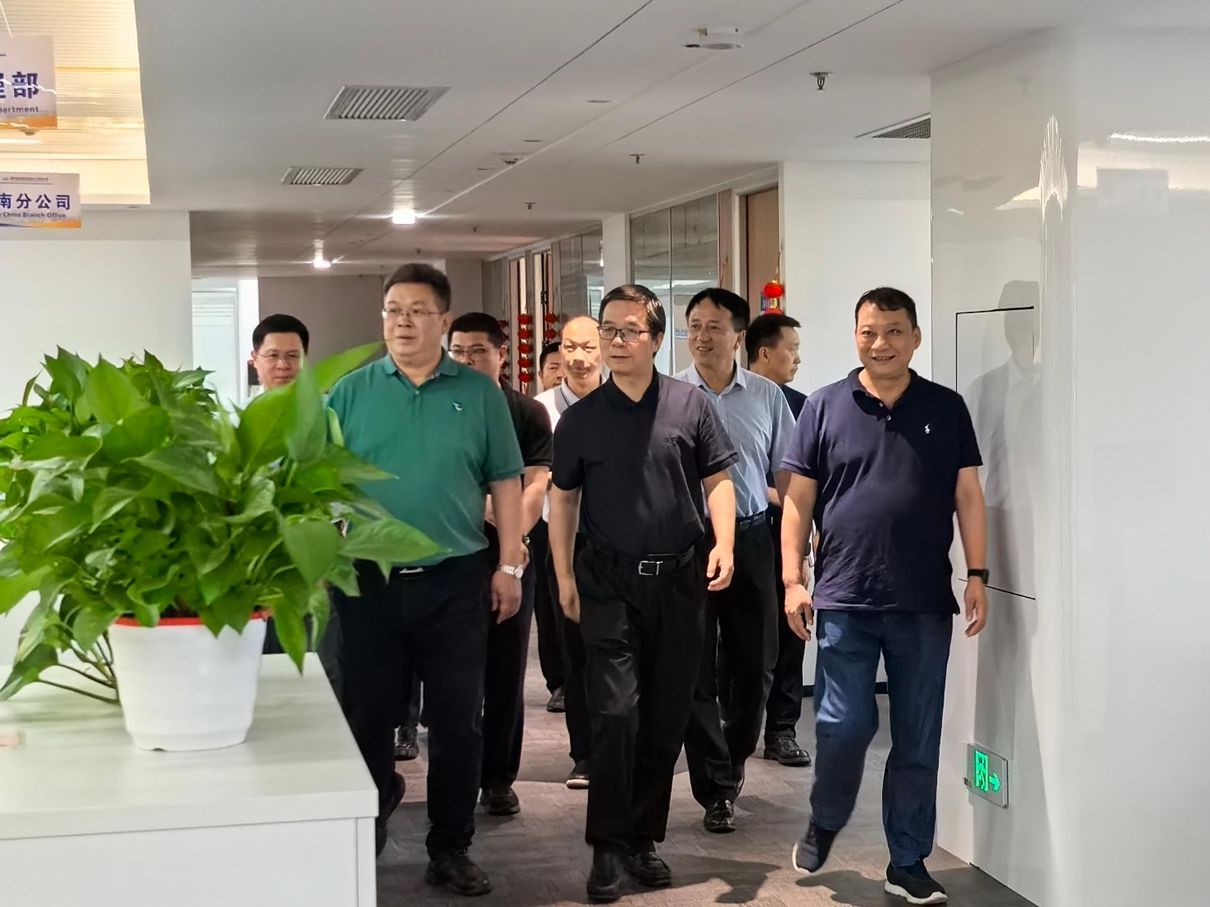 肖文伟赴钢铁集团调研学习教育和“走找...