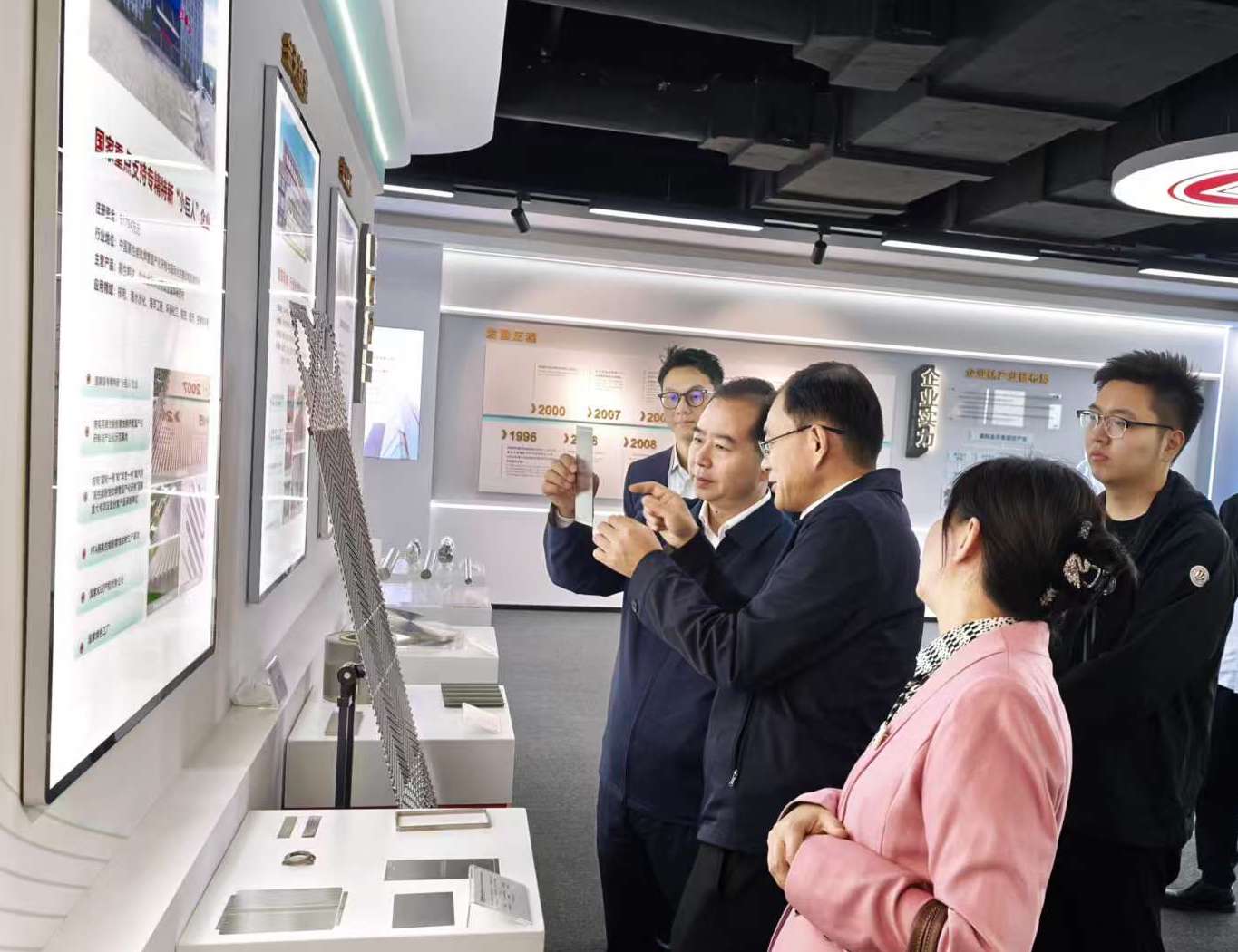 毛育新一行调研金天科技上海分公司