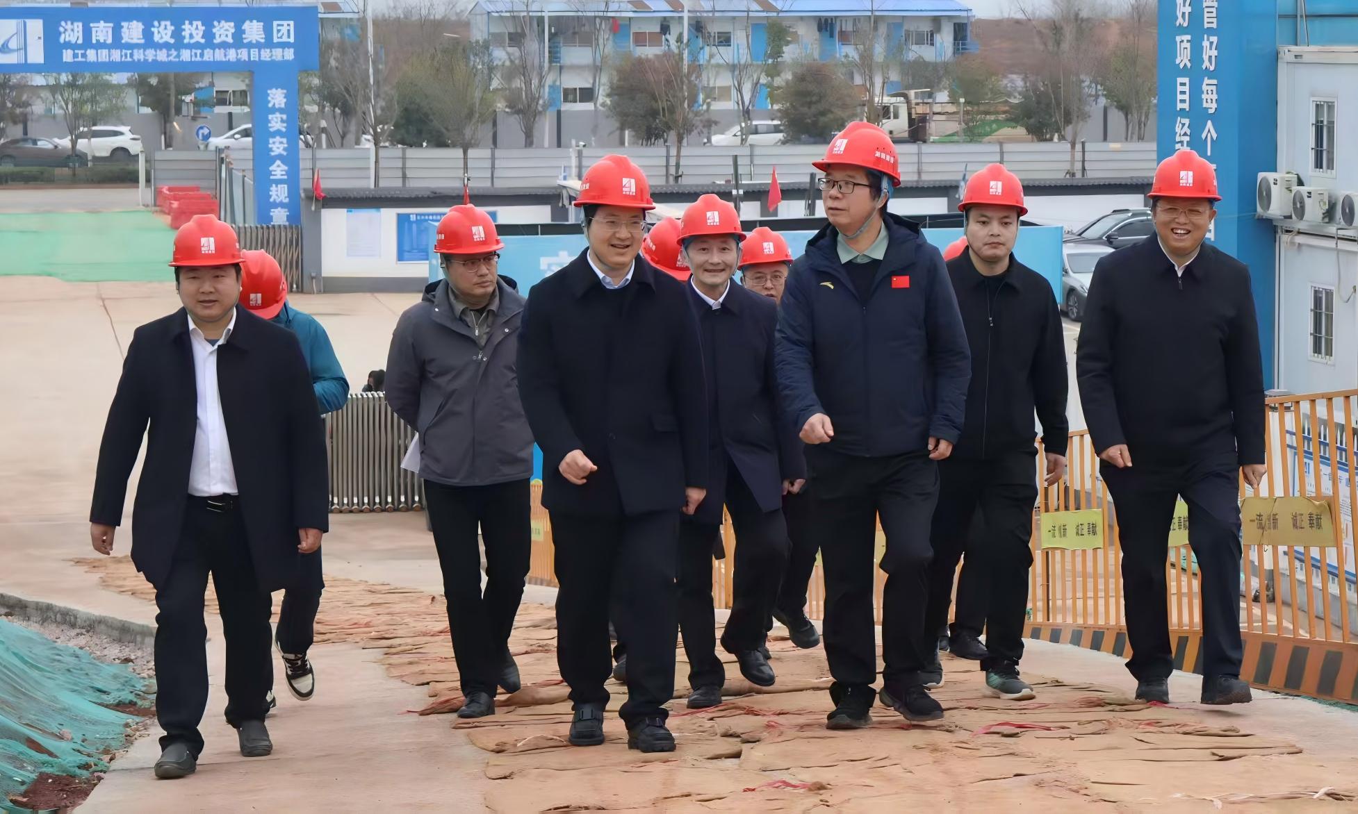 肖文伟调研督导安全生产及春运工作