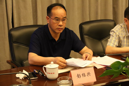 5月16日,龙山县副县长彭绍兴一行到湖南发展集团下属湖湘商贸公司就