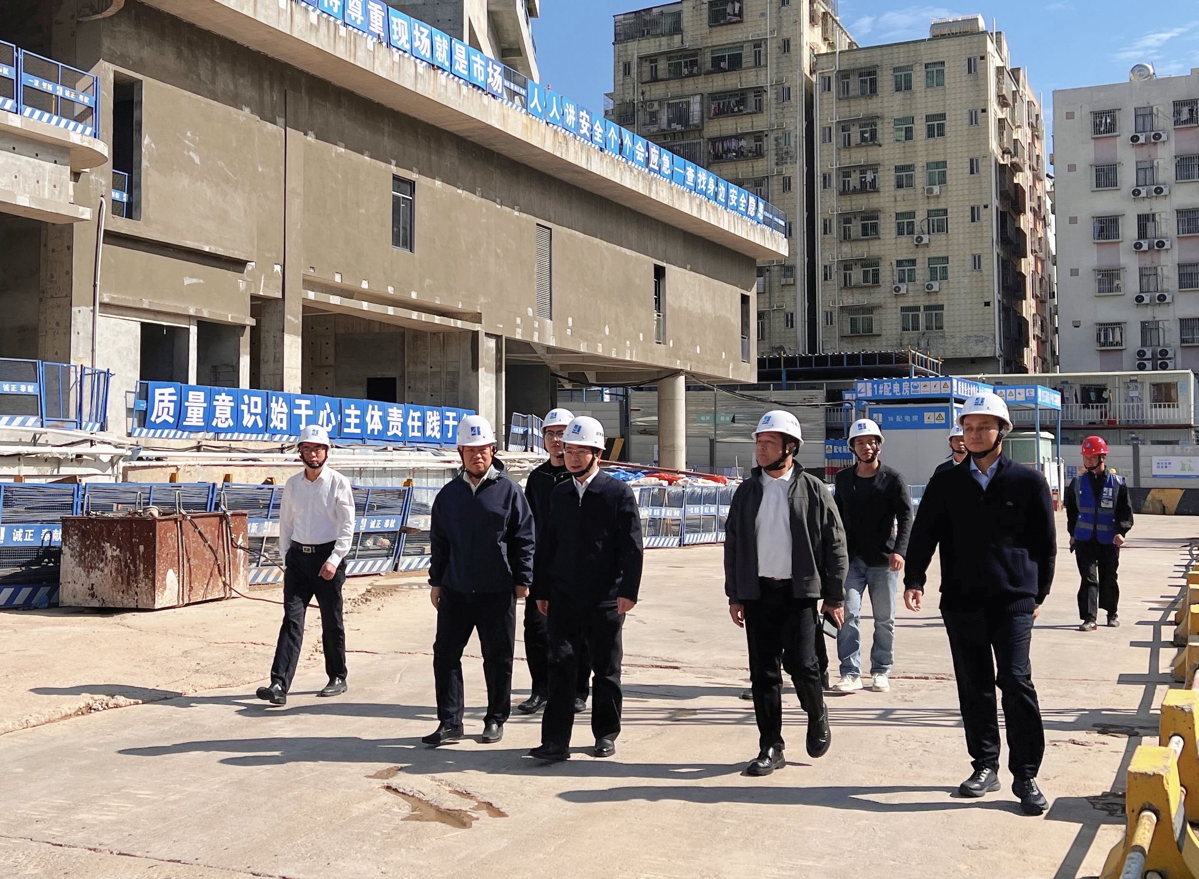 毛育新一行调研深圳珠光村城市更新项目