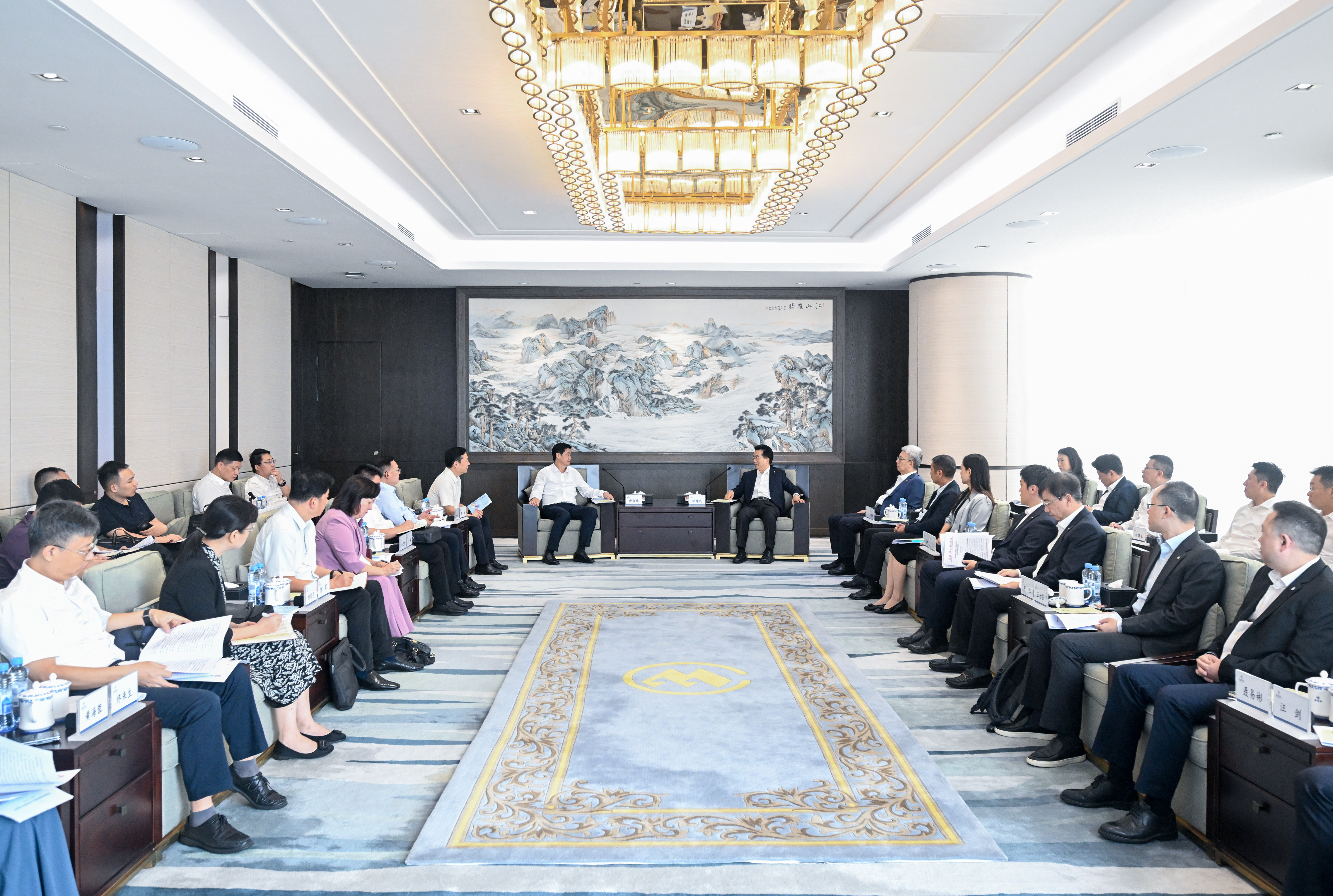 余红胜在深圳与招商局集团举行工作会谈