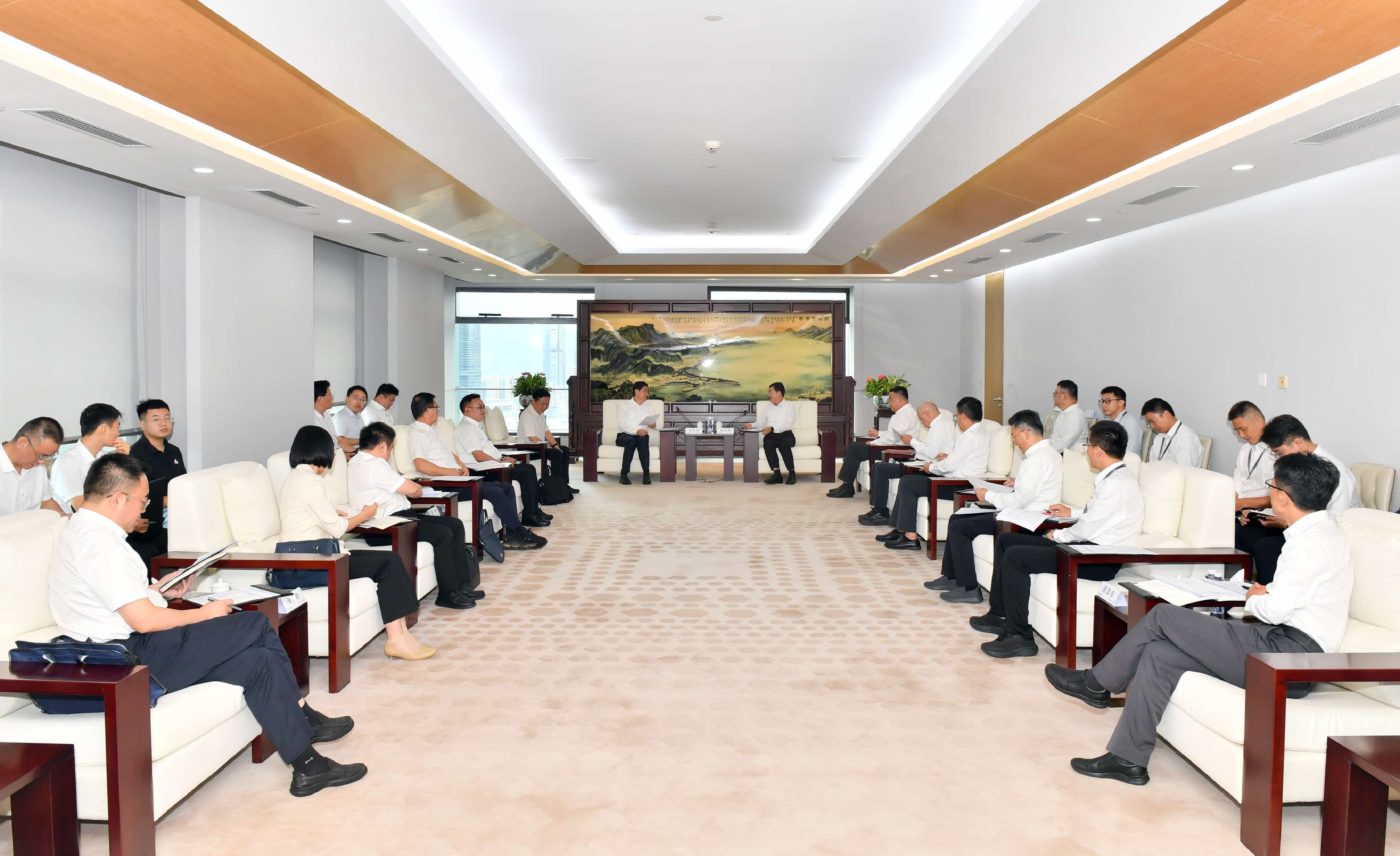 余红胜在深圳与中广核集团举行工作会谈