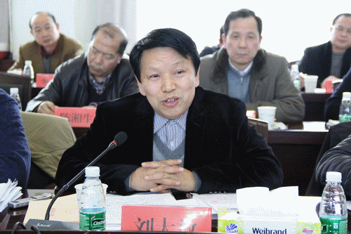 图片新闻     在听取企业情况汇报后,刘大放常委讲了五个方面的意见.